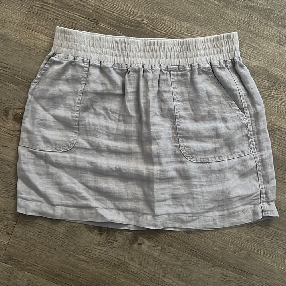 Grey cotton skirt with front pockets. Size small! Brand: Allen Allen